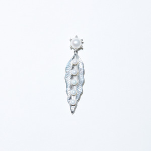 Pearl leaf earring