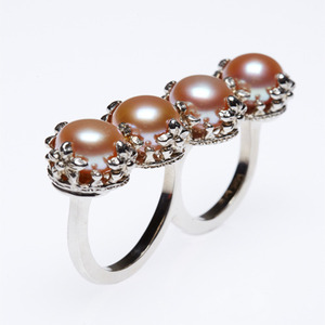 Pearl double finger ring