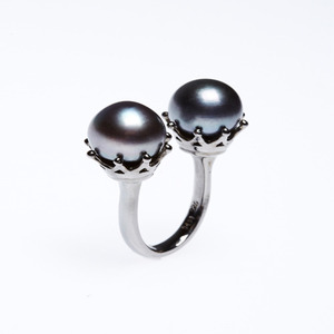 Black pearl open ring
